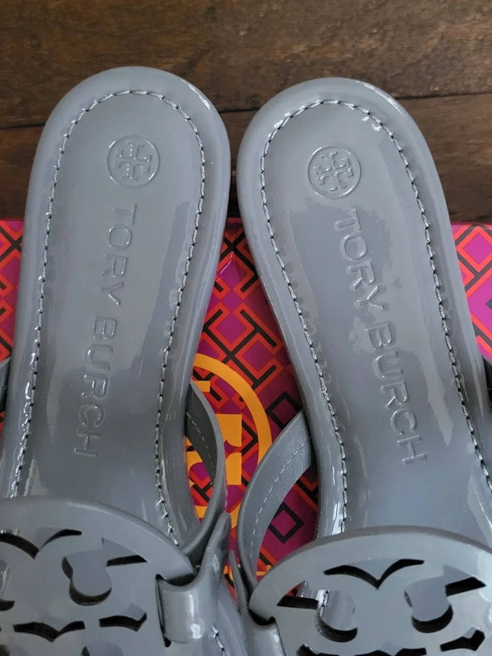 Tory Burch Miller Patent Leather Sandal-Grey-7.5-Brand new - Picture 5 of 11